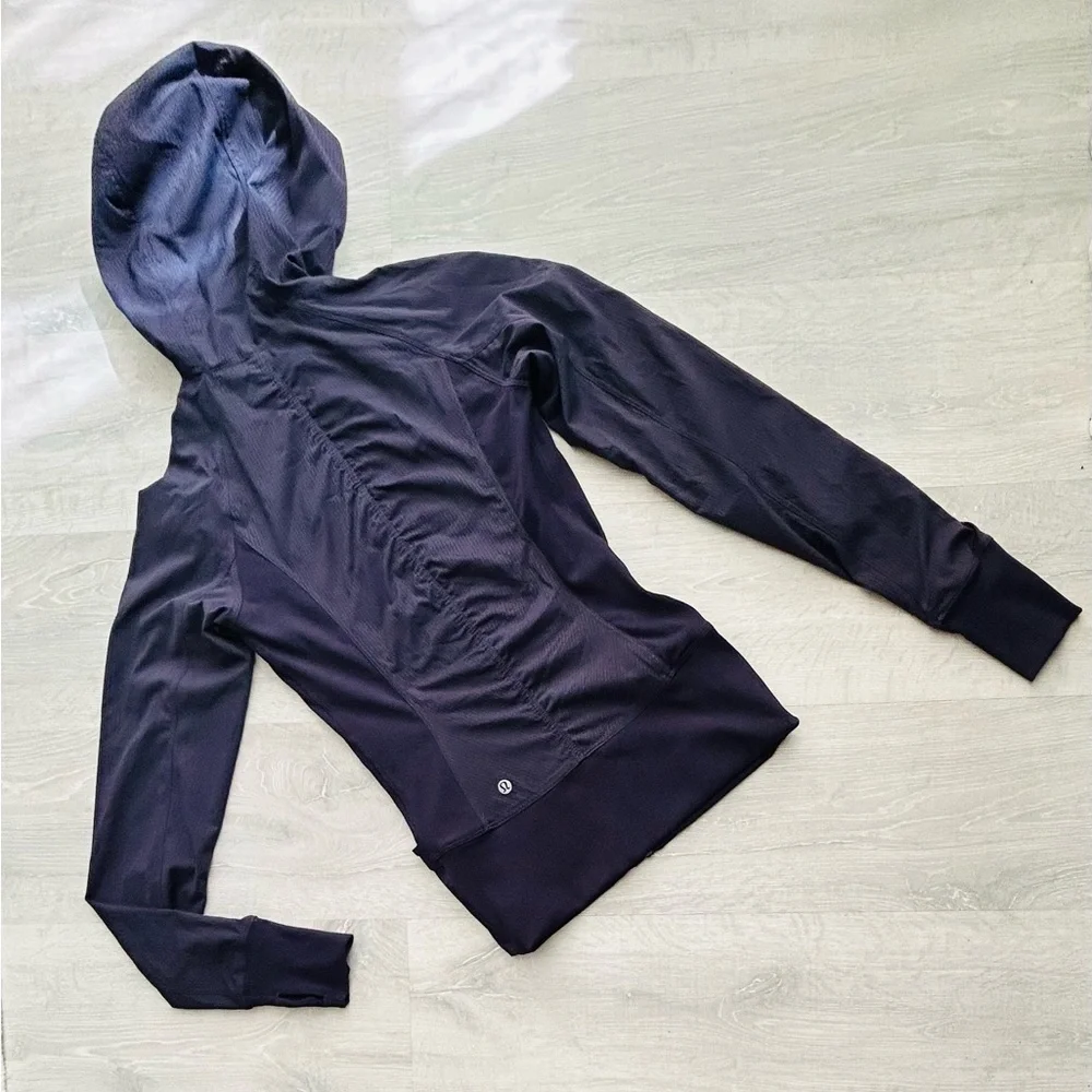 Lululemon Size 4 In Flux Jacket Hoodie Thumbholes in Black Grape - Picture 6 of 8
